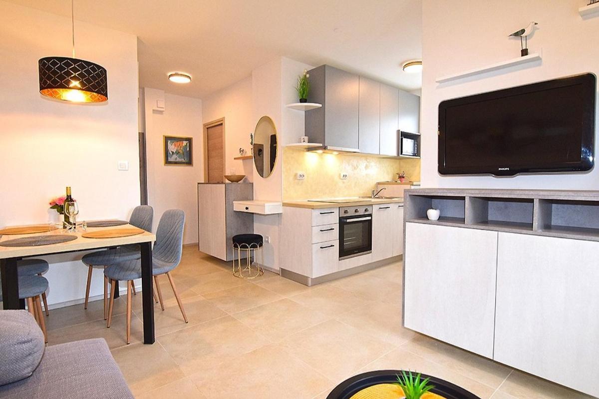 Sole Pula Apartman-Near Beach Exterior photo